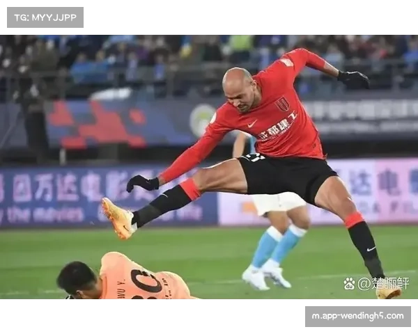 成都蓉城费利佩支点作用不可替代 巴西中锋在双塔战术中扮演枢纽角色